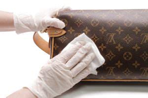 pulire louis vuitton con gomma da cancellare|Louis Vuitton leather bag cleaning instructions.